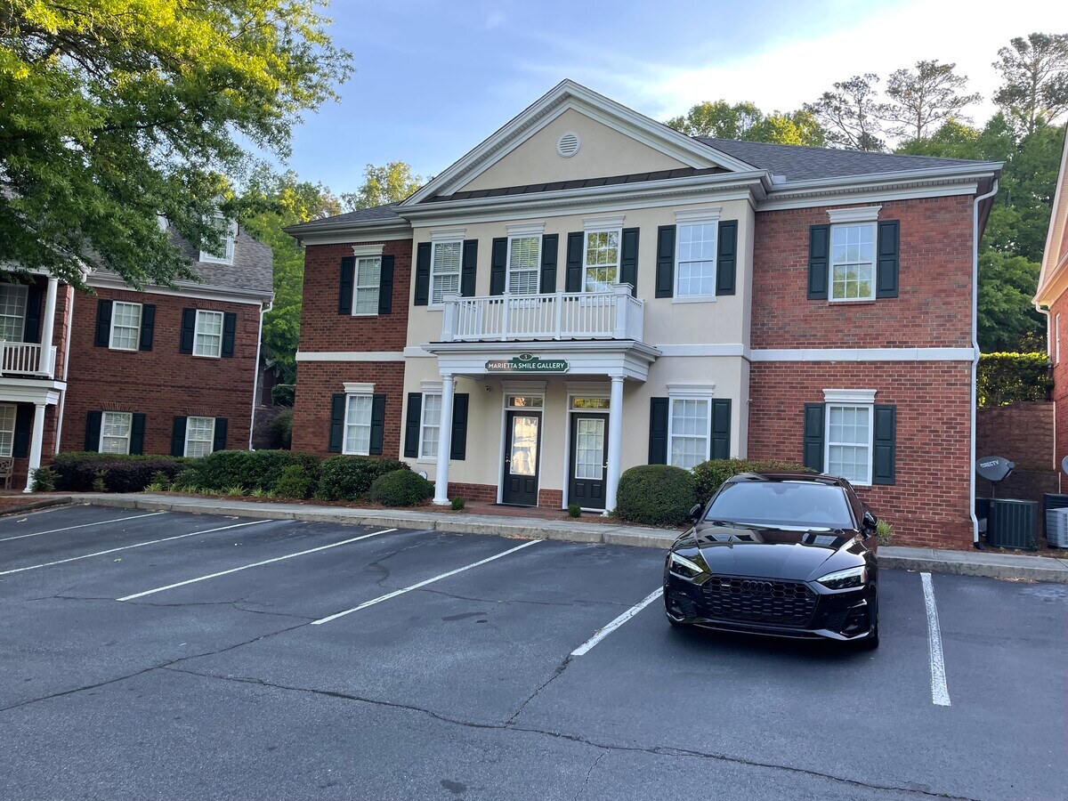 3535 Roswell Rd NW, Marietta, GA 30062 - Lot 3 - - Photo intérieure - Image 1 of 5