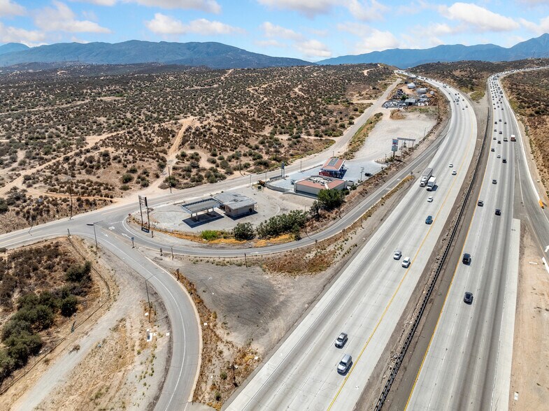 6000 Mariposa Rd, Oak Hills, CA à vendre - Photo de l’immeuble – Image 3 sur 21