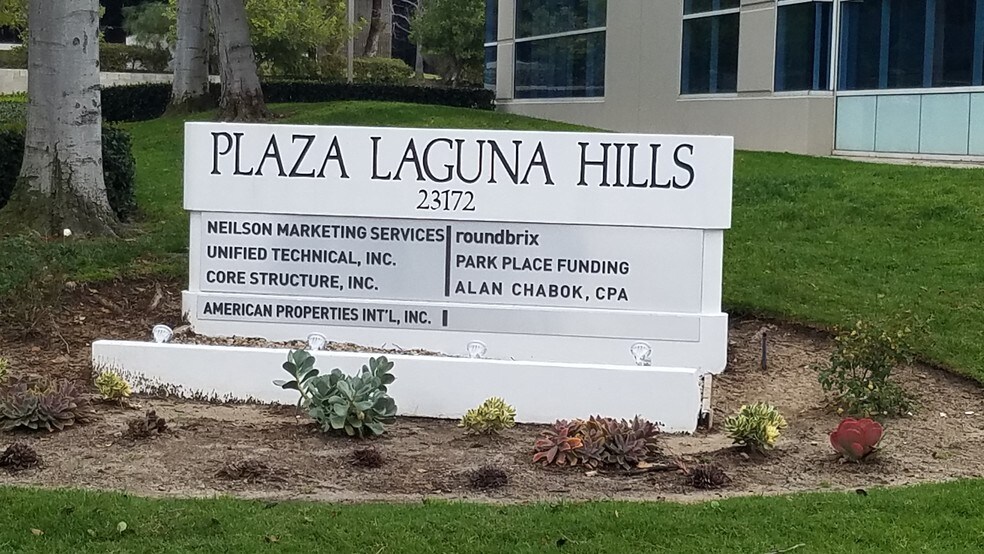 23172 Plaza Pointe Dr, Laguna Hills, CA à louer - Photo de l’immeuble – Image 2 sur 10