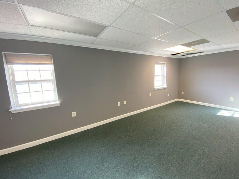 9411-9417 West St, Manassas, VA à louer - Photo de l’immeuble – Image 3 sur 5