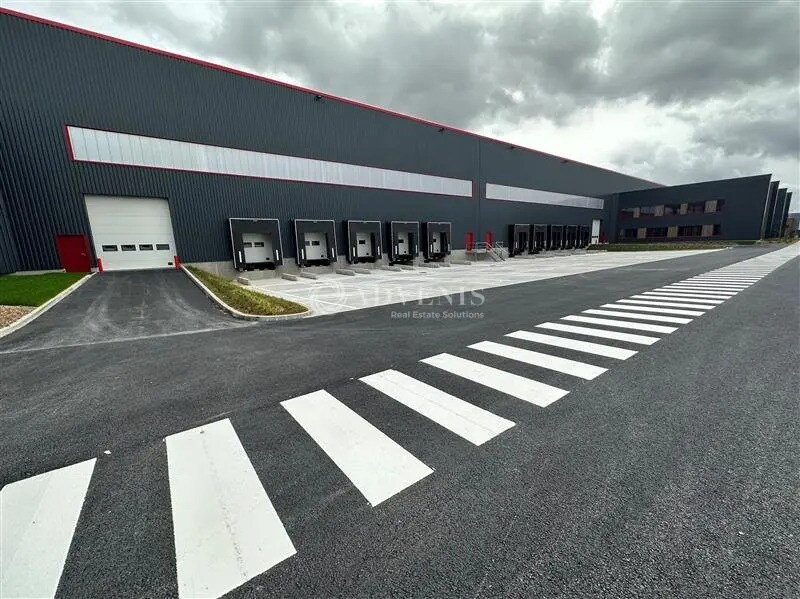 Industriel/Logistique dans Le Thillay à louer Photo de l’immeuble– Image 1 sur 13