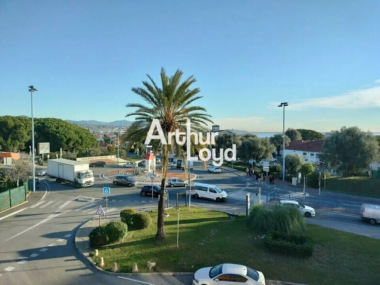 866 Route Départementale, Villeneuve-Loubet à louer - Photo de l’immeuble – Image 1 sur 2