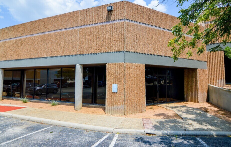 403 E Ramsey Rd, San Antonio, TX à louer - Photo de l’immeuble – Image 1 sur 8