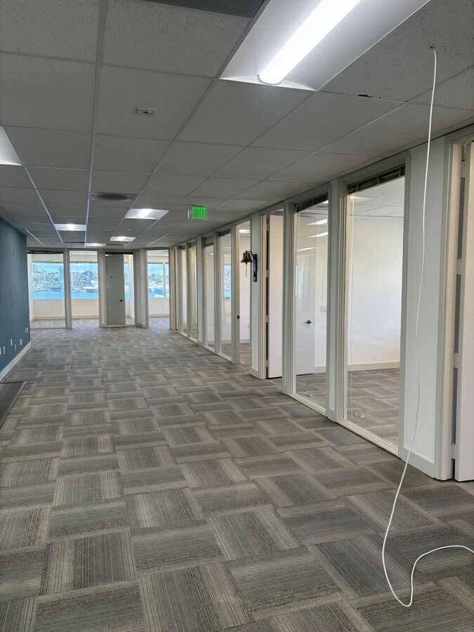 11 Embarcadero West, Oakland, CA 94607 - Lot 200 - - Photo intérieure - Image 2 of 4