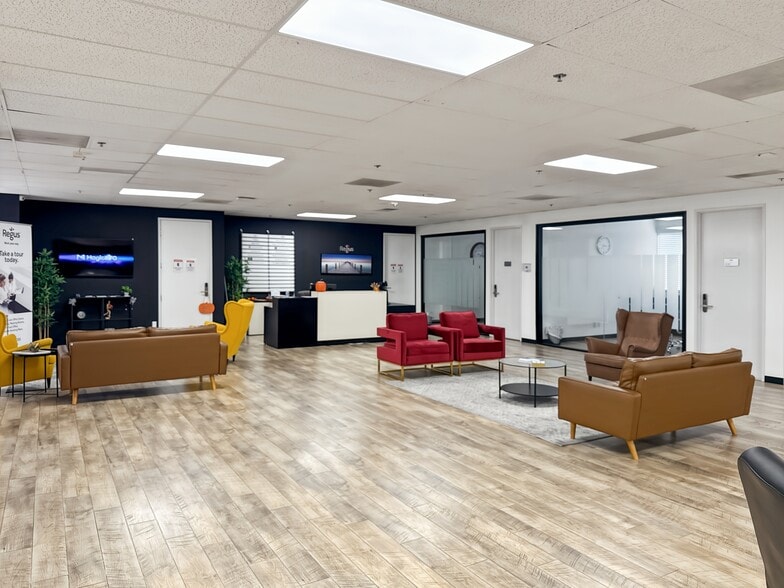 901 W Civic Center Dr, Santa Ana, CA à louer - Photo intérieure – Image 2 sur 12