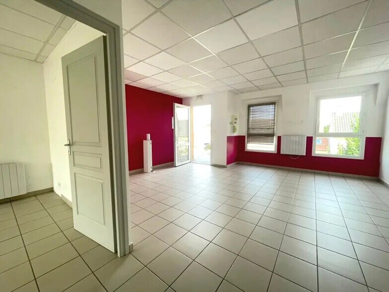 Bureau dans Flins-sur-Seine à louer - Photo de l’immeuble – Image 1 sur 6