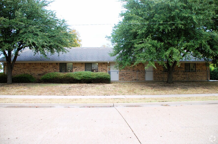 2409 College Ave, Garland, TX à vendre - Photo de l’immeuble – Image 3 sur 5