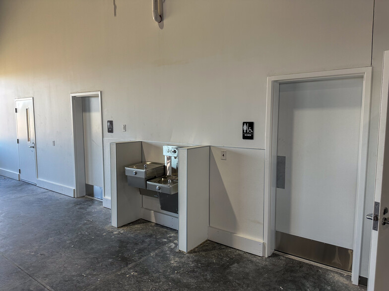 8900 Escobar Dr, El Paso, TX à louer - Photo de l’immeuble – Image 3 sur 9