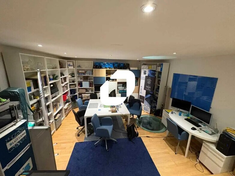 Bureau dans Saint-Germain-en-Laye à louer - Photo de l’immeuble – Image 2 sur 2