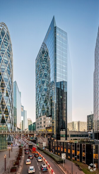 4 Avenue D'Alsace, Courbevoie à louer - Photo principale – Image 1 sur 7