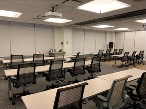 36500 Corporate Dr, Farmington Hills, MI à vendre Photo intérieure– Image 2 sur 4