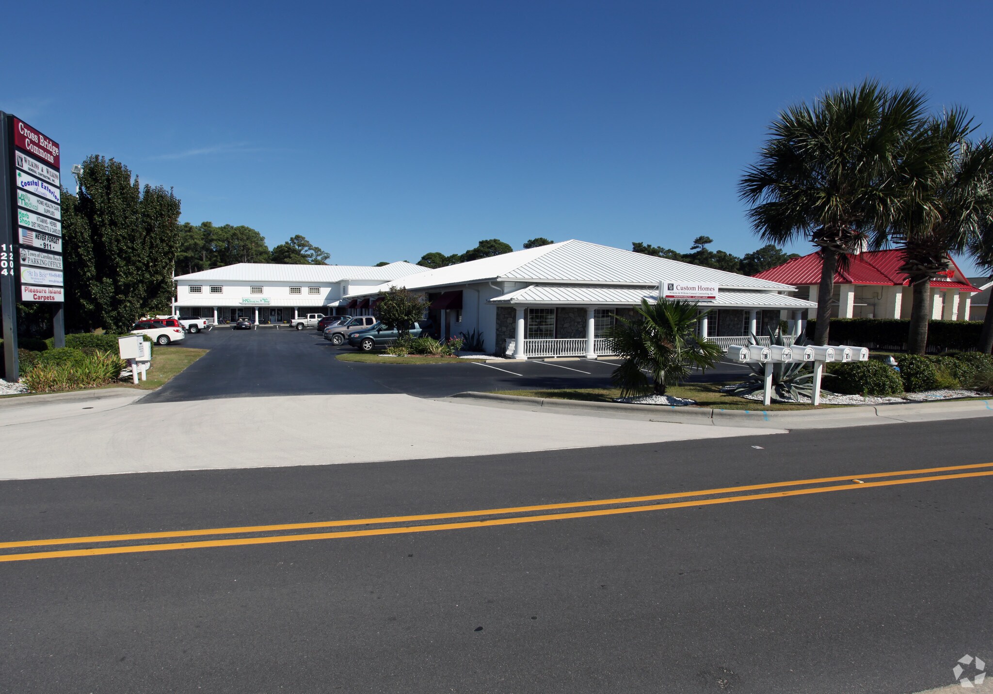 1204 N Lake Park Blvd, Carolina Beach, NC à vendre Photo de l’immeuble– Image 1 sur 24