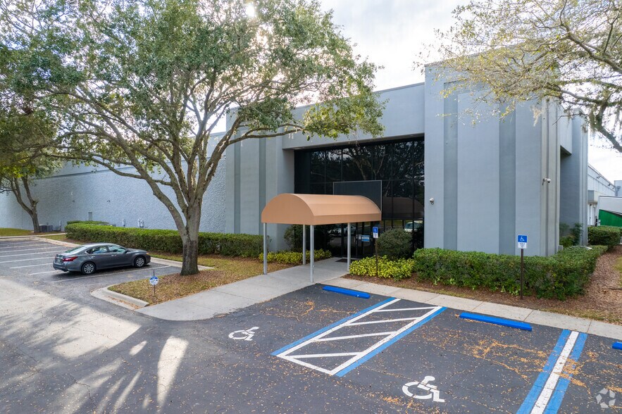 1700 Tradeport Dr, Orlando, FL à louer - Photo de l’immeuble – Image 3 sur 7