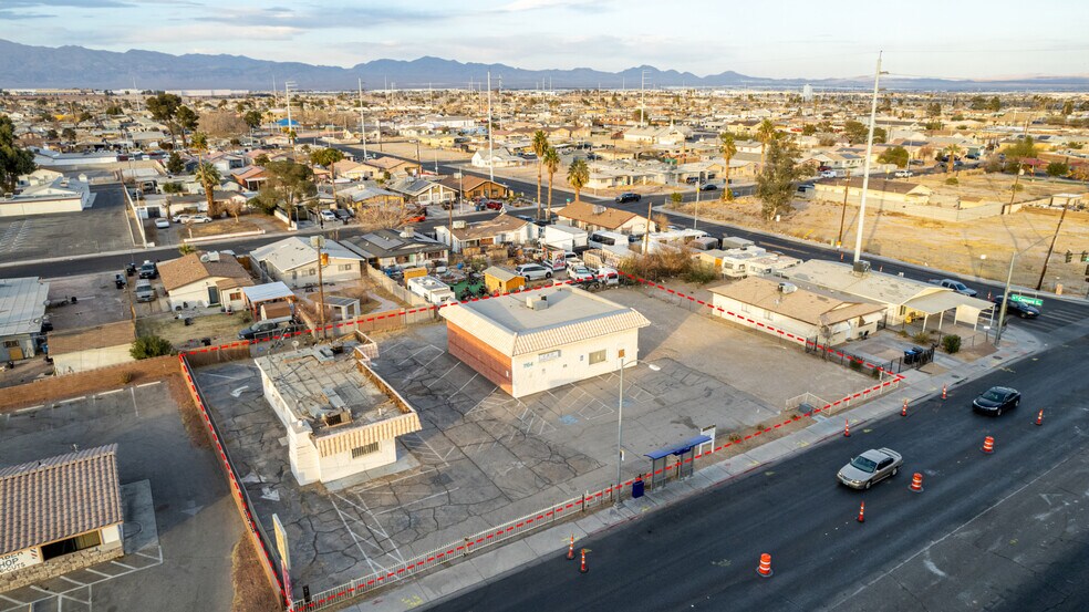 W. Lake Mead Commercial Buildings portefeuille de 2 biens à vendre sur LoopNet.fr - Photo de l’immeuble – Image 3 sur 8