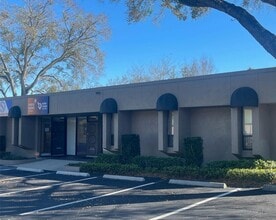 1046 W Busch Blvd, Tampa, FL à louer Photo de l’immeuble– Image 1 sur 2