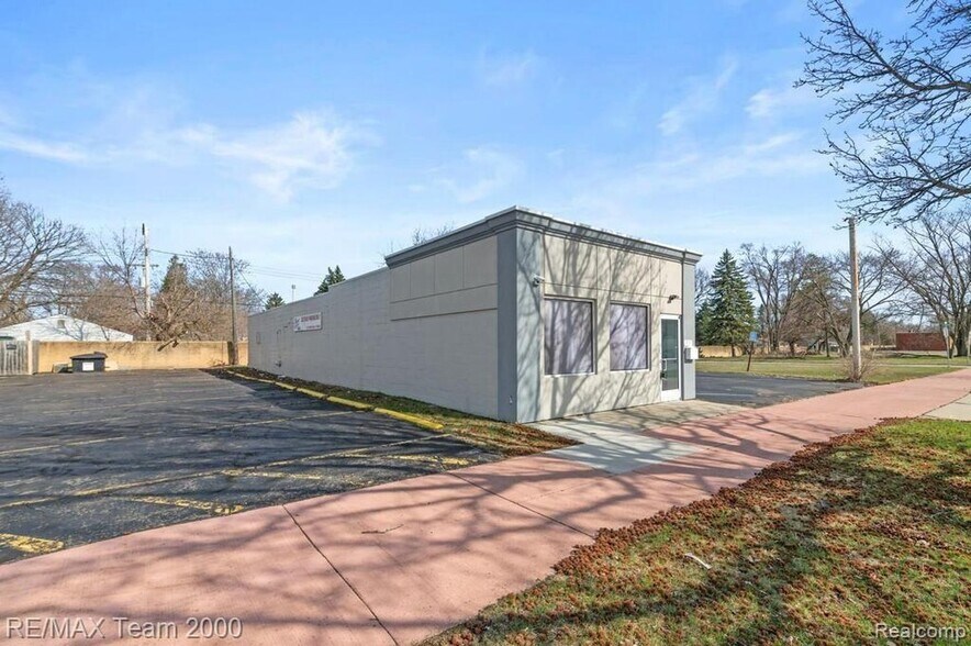 5153 S Beech Daly St, Dearborn Heights, MI à louer - Photo de l’immeuble – Image 3 sur 25