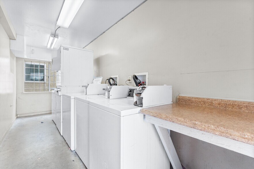 935 W Bishop St, Santa Ana, CA à vendre - Photo de l’immeuble – Image 3 sur 11