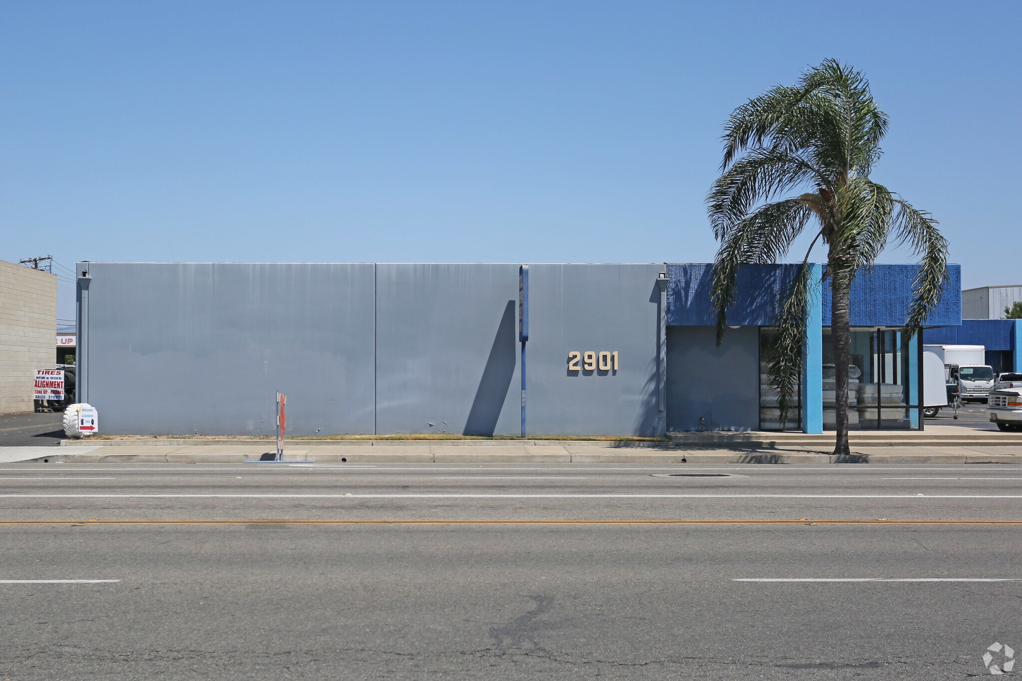 2901 Main St, Santa Ana, CA à louer Photo principale– Image 1 sur 5