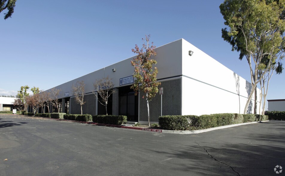 13791 Roswell Ave, Chino, CA à louer - Photo principale – Image 1 sur 5