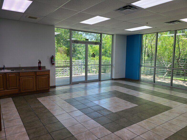 9007 Tuscany Way, Austin, TX à louer - Photo de l’immeuble – Image 3 sur 26