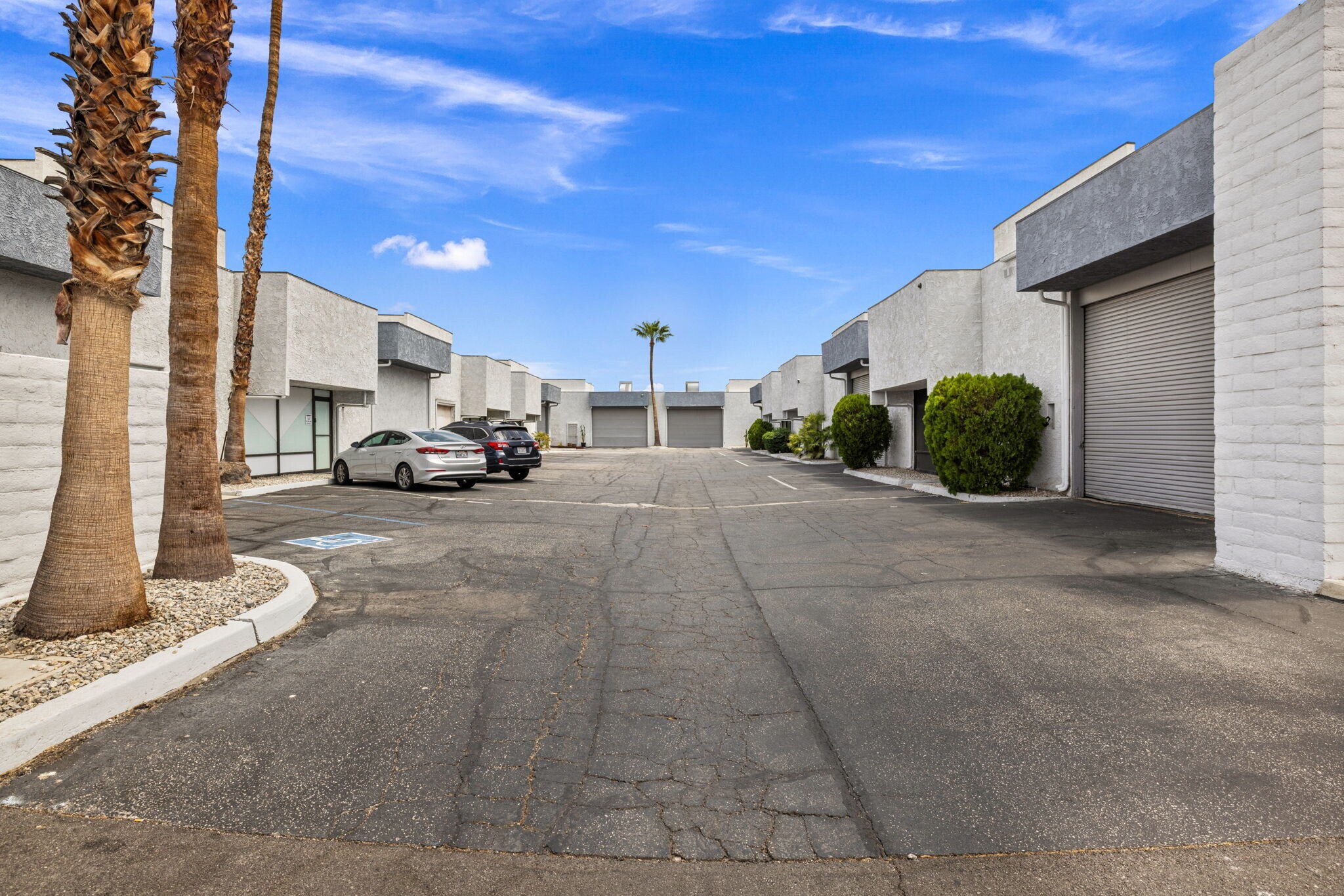 800 S Vella Rd, Palm Springs, CA à louer Photo de l’immeuble– Image 1 sur 38