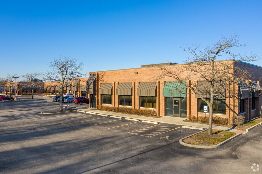 1367-1407 N Barclay Blvd, Buffalo Grove, IL à vendre - Photo principale – Image 1 sur 7