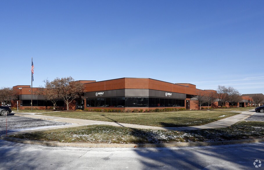 9855 Crosspoint Blvd, Indianapolis, IN à louer - Photo de l’immeuble – Image 2 sur 3