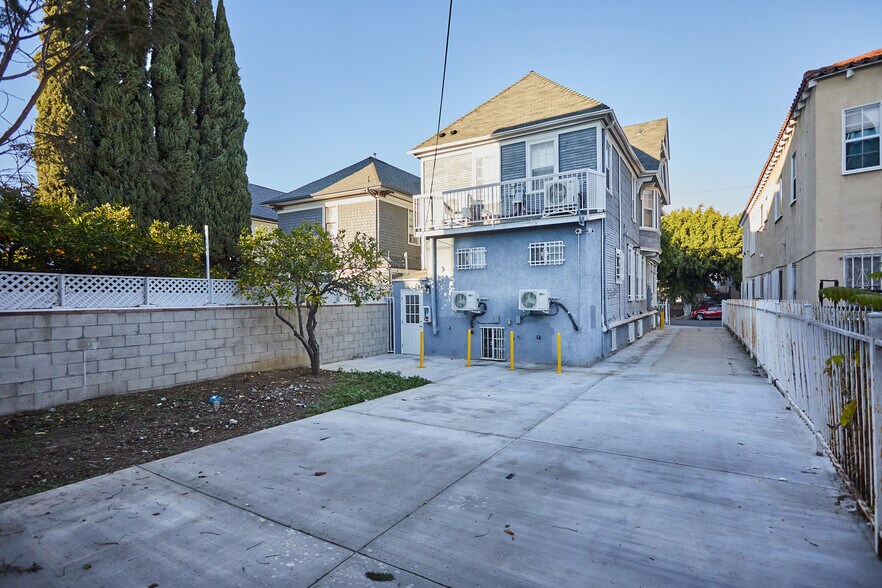 1840 W 11th Pl, Los Angeles, CA à vendre - Photo de l’immeuble – Image 2 sur 22