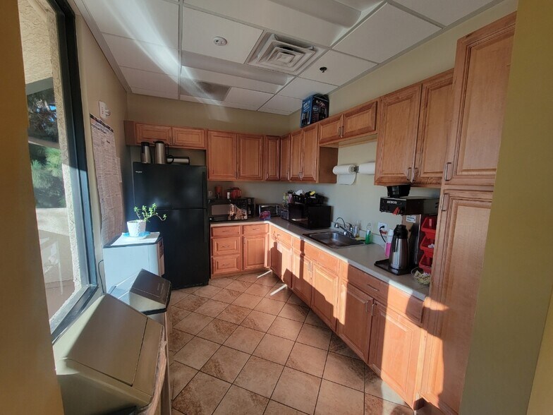 2140-2164 Winifred St, Simi Valley, CA à louer - Photo intérieure – Image 3 sur 10