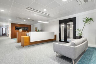 Espace de coworking dans Puteaux à louer Hall d’entrée– Image 2 sur 9