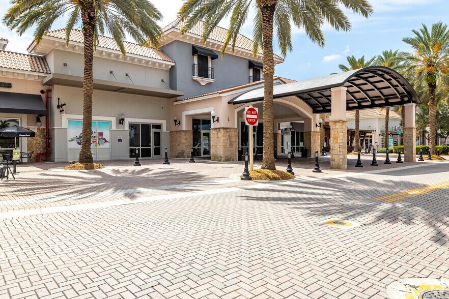 8330-8505 Mills Dr, Miami, FL à louer - Photo de l’immeuble – Image 2 sur 24