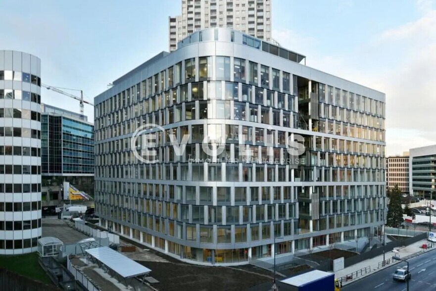 Bureau dans Courbevoie à louer - Photo de l’immeuble – Image 1 sur 1