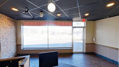 11750-11760 Manchester Rd, Saint Louis, MO à louer Photo intérieure– Image 2 sur 5