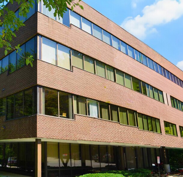 71 Spit Brook Rd, Nashua, NH à vendre - Photo de l’immeuble – Image 1 sur 4