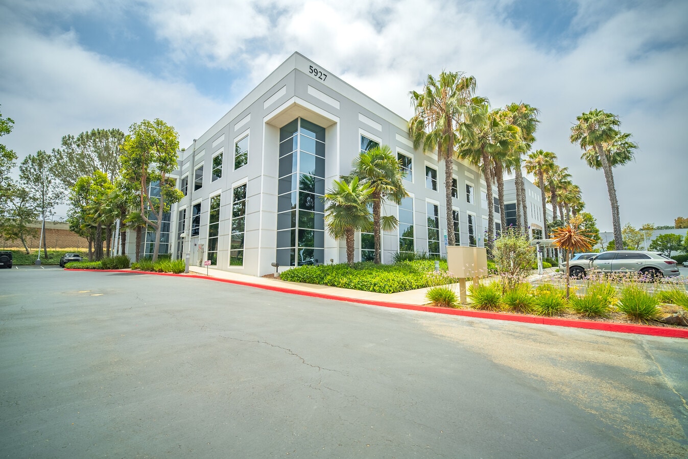 5927 Balfour Ct, Carlsbad, CA 92008 - Lot 209 -  - Photo intérieure - Image 2 of 20
