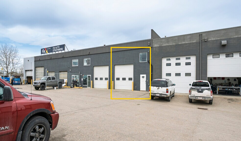 717 Westlake Rd, Strathmore, AB à louer - Photo principale – Image 1 sur 5