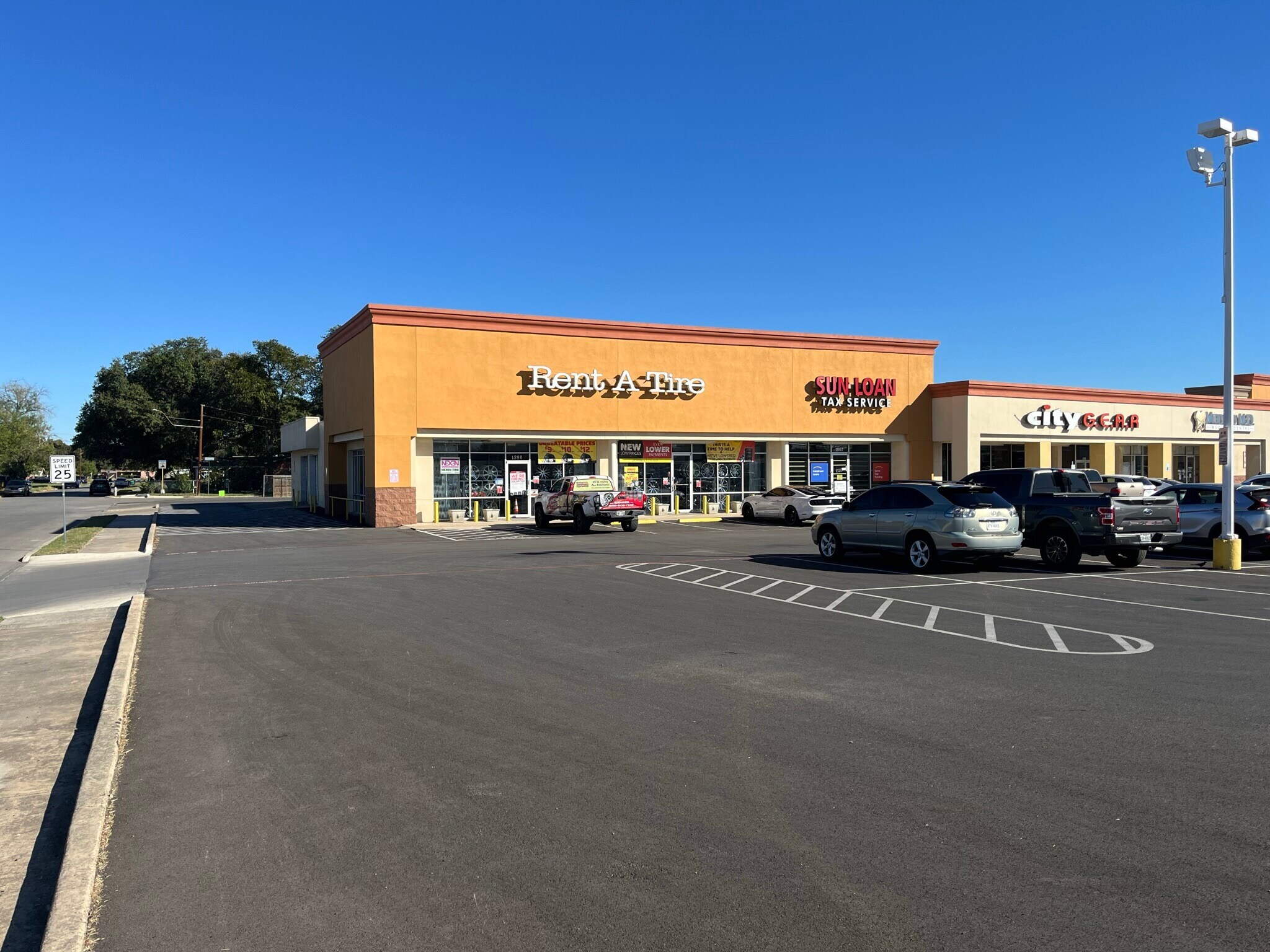 1800-1866 S WW White Rd, San Antonio, TX à louer Photo principale– Image 1 sur 3