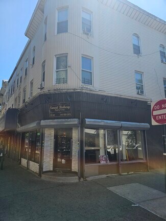 Plus de détails pour 11702 Jamaica Ave, Richmond Hill, NY - Logement à vendre