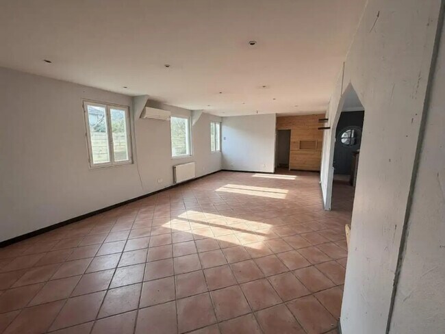 Plus de détails pour Local commercial à louer