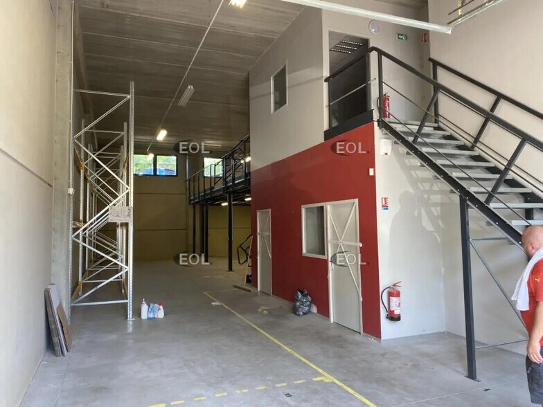 Local d’activités dans Brignais à louer - Photo de l’immeuble – Image 1 sur 12