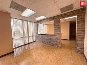 23734 Valencia Blvd, Valencia, CA à louer Photo intérieure– Image 1 sur 6