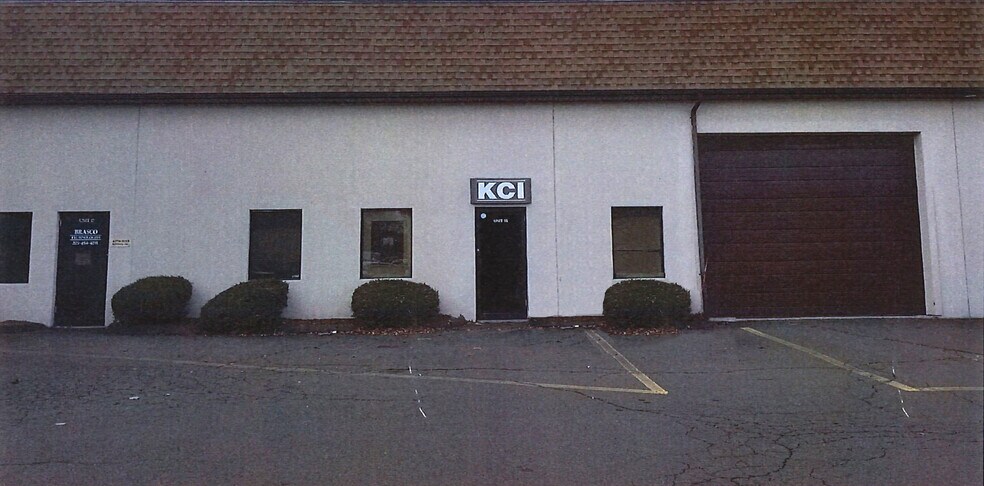 355 Sackett Point Rd, North Haven, CT à louer - Photo de l’immeuble – Image 2 sur 5