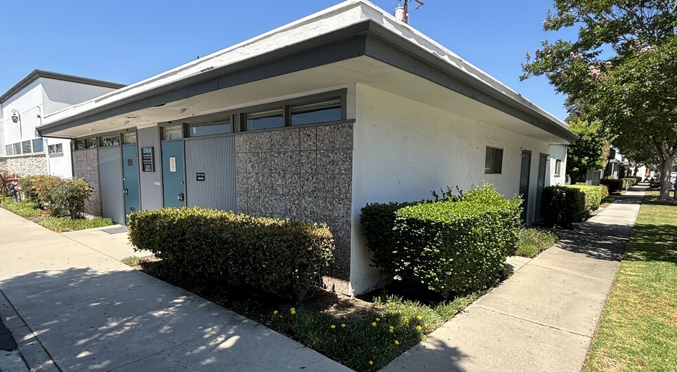 1741 W Romneya Dr, Anaheim, CA à louer - Photo de l’immeuble – Image 3 sur 14