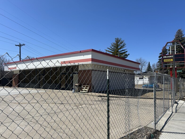 1820 37th Ave NE, Minneapolis, MN à louer - Photo de l’immeuble – Image 1 sur 1