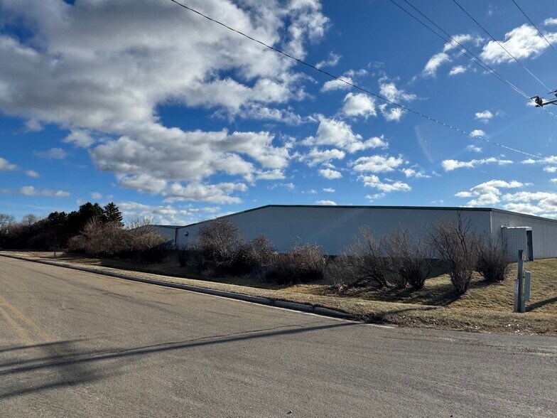 1930 W 1st St, Blue Earth, MN à vendre - Photo de l’immeuble – Image 2 sur 7