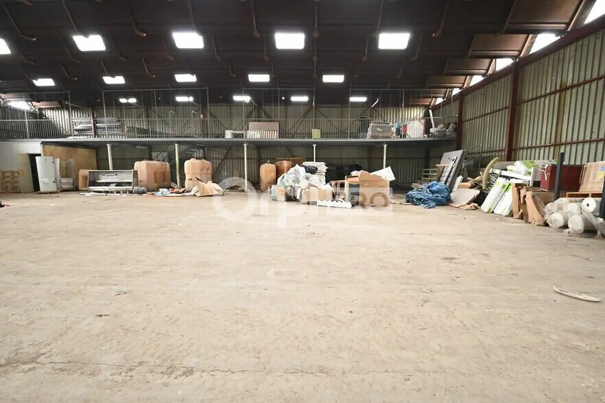 Local d'activités dans Le Creusot à vendre - Photo de l’immeuble – Image 1 sur 13