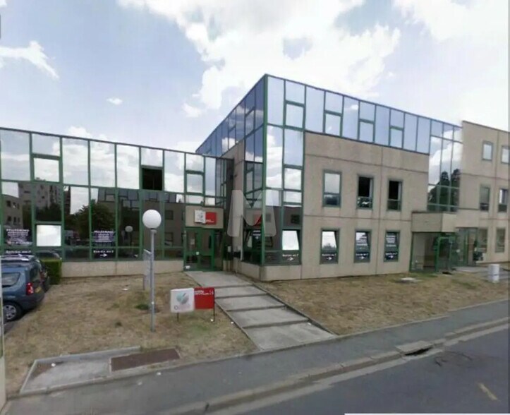 Bureau dans Viry-Châtillon à louer - Photo de l’immeuble – Image 2 sur 13