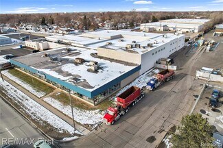 Plus de détails pour 8655 E 8 Mile Rd, Warren, MI - Industriel/Logistique à vendre