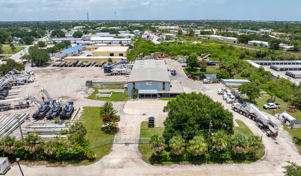 936 Old Dixie Hwy, Vero Beach, FL à louer - Photo de l’immeuble – Image 1 sur 16