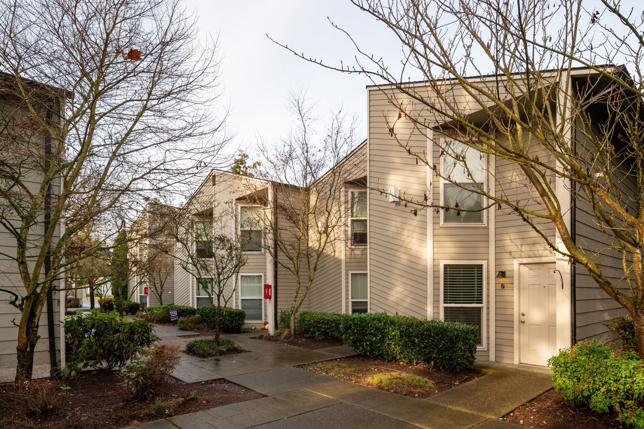 425 4th St NE, Puyallup, WA à vendre Photo de l’immeuble– Image 1 sur 16